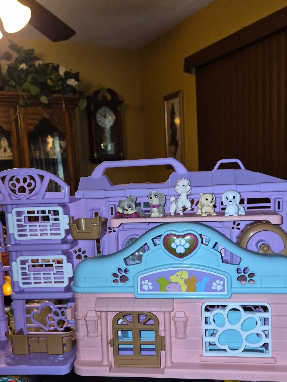 Kid Connection Vet Clinic Playset